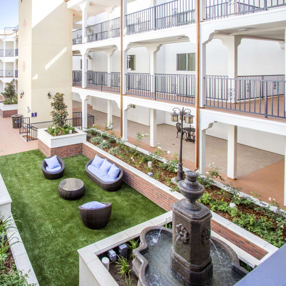 Apartments in Canoga Park, CA Le Blanc Apartments